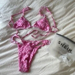 Rosa blommig bikini från SHEIN