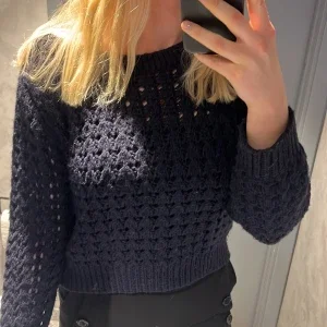 Blå stickad tröja