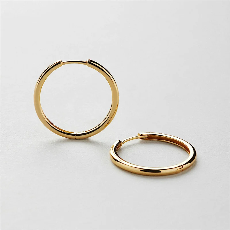 Faye Hoops - Örhängen (L) - 18K Guldpläterat Sterling Silver - Safira