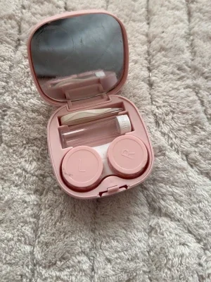 Rosa linsfodral med spegel