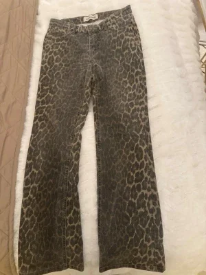Leopardmönstrade jeans Sofie Schnoor