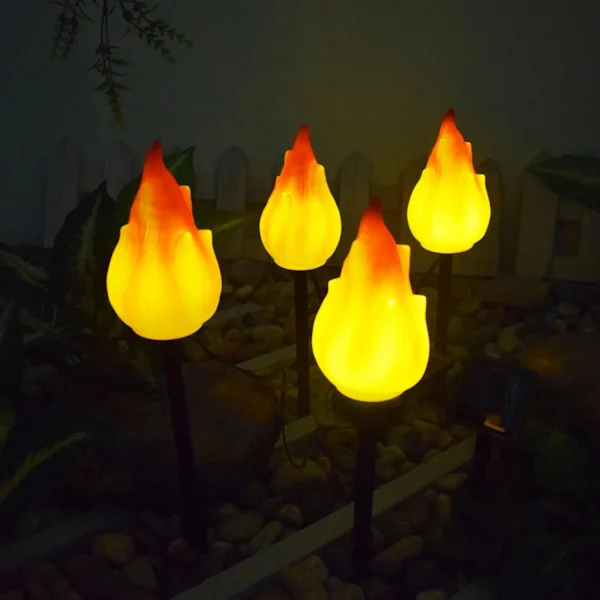 Solcelle Flamme Fakkel Lys Udendørs, Varmt Glødende Ildeffekt Dekor med 4 Pløkker - Vandtætte Plastik Ambiance Lys til Terrasse, Have,
