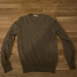 Beige tröja från J. Lindeberg