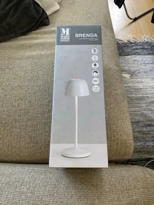 Vit bordslampa Markslöjd Brenda