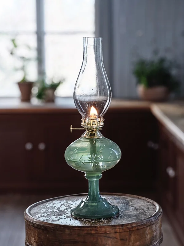 Fotogenlampa / oljelampa Strömshaga Esmeralda, grönt glas, brännare i mässing,