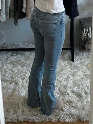 Låga jeans
