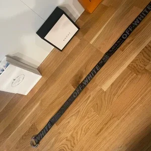 Svart bälte från Off-White