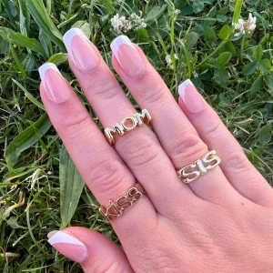 MOM &KISS &SIS ring i guld