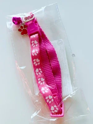 Rosa katt-halsband med tassmönster