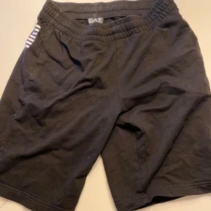Svarta shorts från Emporio Armani storlek S