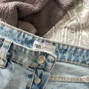 Zara mid waist straight jeans