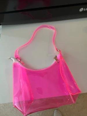 Transparent rosa handväska i plast