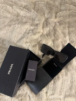 Prada Solglasögon