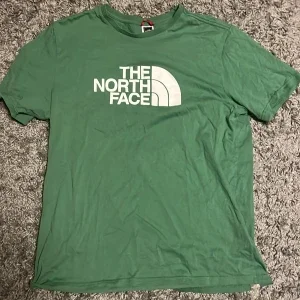 Grön t-shirt från The North Face