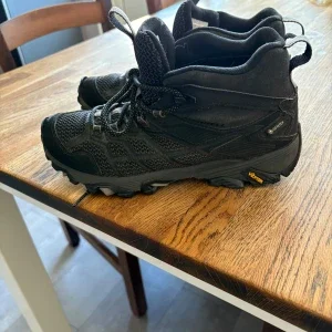 Svarta Merrell kängor med Gore-Tex