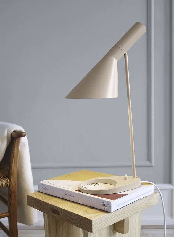 Louis Poulsen AJ bordlampe - warm sand