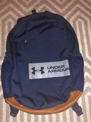 Mörkblå ryggsäck från Under Armour