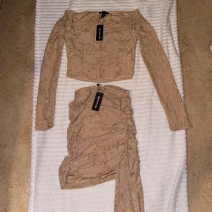 Beige tvådelad klänning