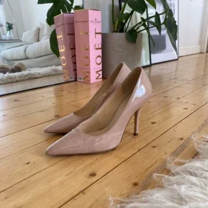 Beige lackpumps från Högl