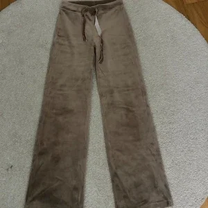 Beiga velour byxor