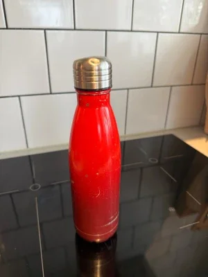 Röd metallvattenflaska Le Creuset