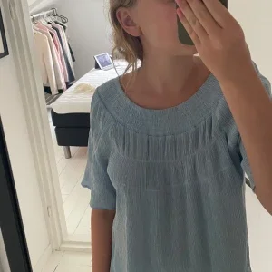Ljusblå klänning från Daisy Grace