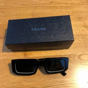 Prada Solglasögon