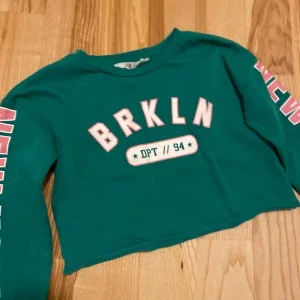 H&M grön tröja, storlek 134/140