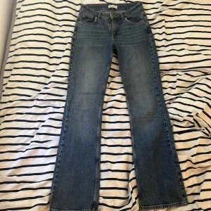 Blå bootcut jeans från Perfect Jeans
