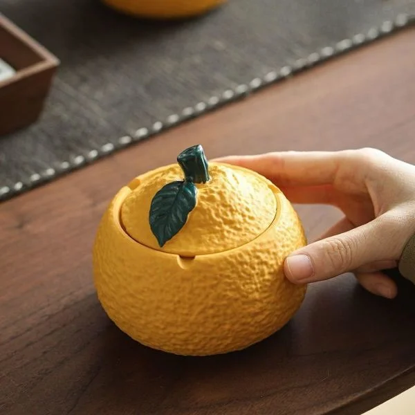 Askkopp - Keramiska askkoppar med lock Askkoppar för cigarrökare Kreativ estetisk fruktdekor för hemmakontor vardagsrum (Orange)