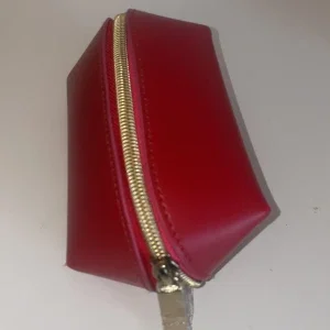 Röd necessär från Elizabeth Arden