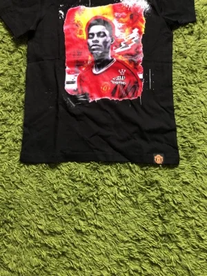 Manchester United svart t-shirt