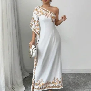 Vit one-shoulder klänning med broderier