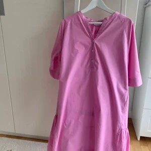 Rosa klänning från Coster Copenhagen