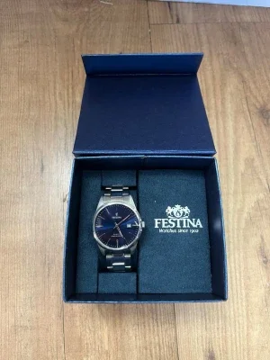 Festina silverfärgad klocka i stål