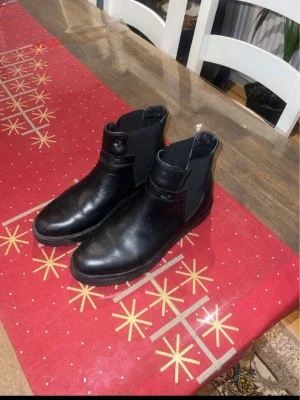 Svarta Chelsea boots i skinn