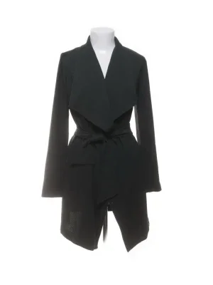 Svart omlott trenchcoat