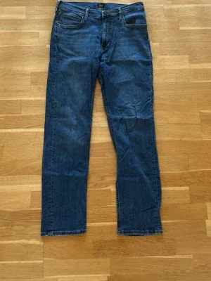Blå raka jeans från Lee