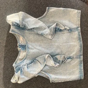 Jeanstopp med volang från g perfect jeans