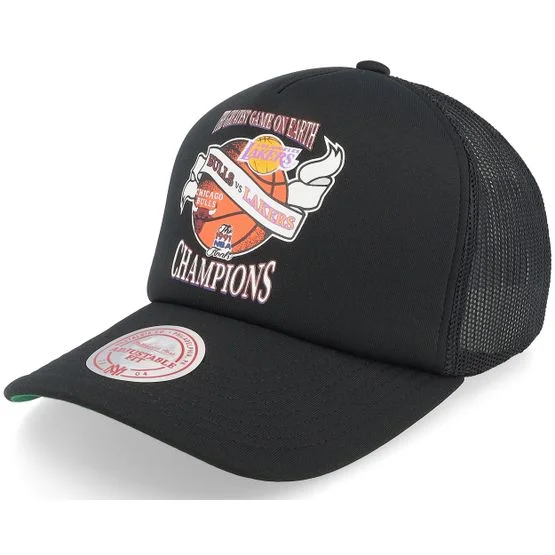Mitchell & Ness - NBA Svart trucker Keps - Chicago Bulls Finals Bulls Vs. Lakers Victory Road Black Trucker @ Hatstore
