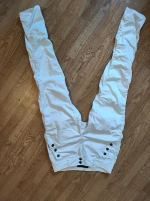Vita jeans byxor från Freequent dam stl M
