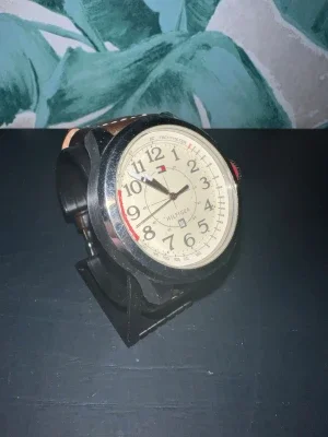 Tommy Hilfiger klocka med läderband
