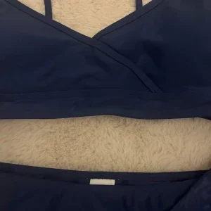 Mörkblå bikini från SHEIN