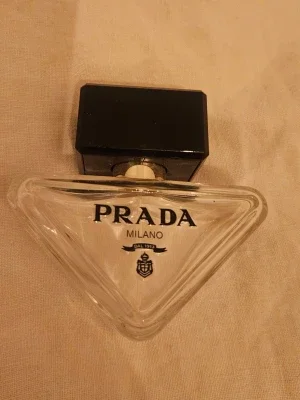 Prada paradoxe flaska