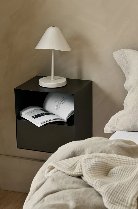 AC Design Furniture - Yöpöytä Jolin - Musta - Yöpöydät - - Homeroom