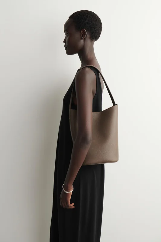 COS Women's Borsa Tote Mini Paradigm In Pelle in Marrone