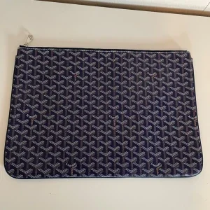 Blå snygg dataväska