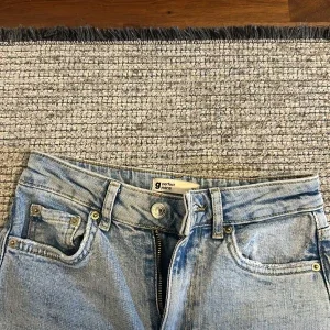 Ljusblå jeans från Garment Project