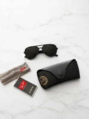 Svarta Ray-Ban aviator solglasögon