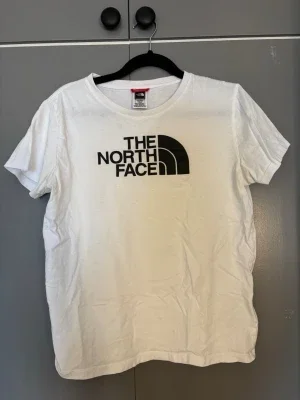 Vit t-shirt från The North Face